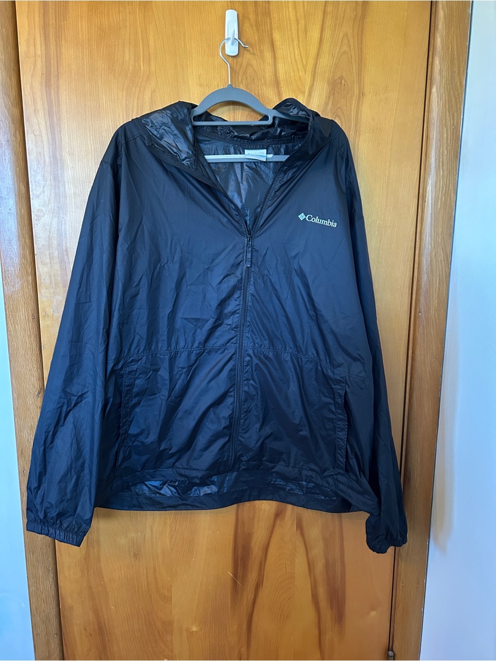 Columbia Men's Black Hooded Packable Windbreaker Jacket